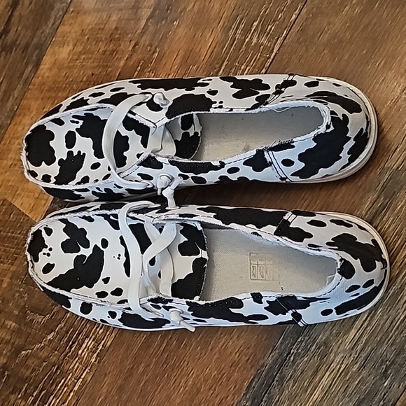 Cow Print Shoes 🐄 - Picture 5 of 7
